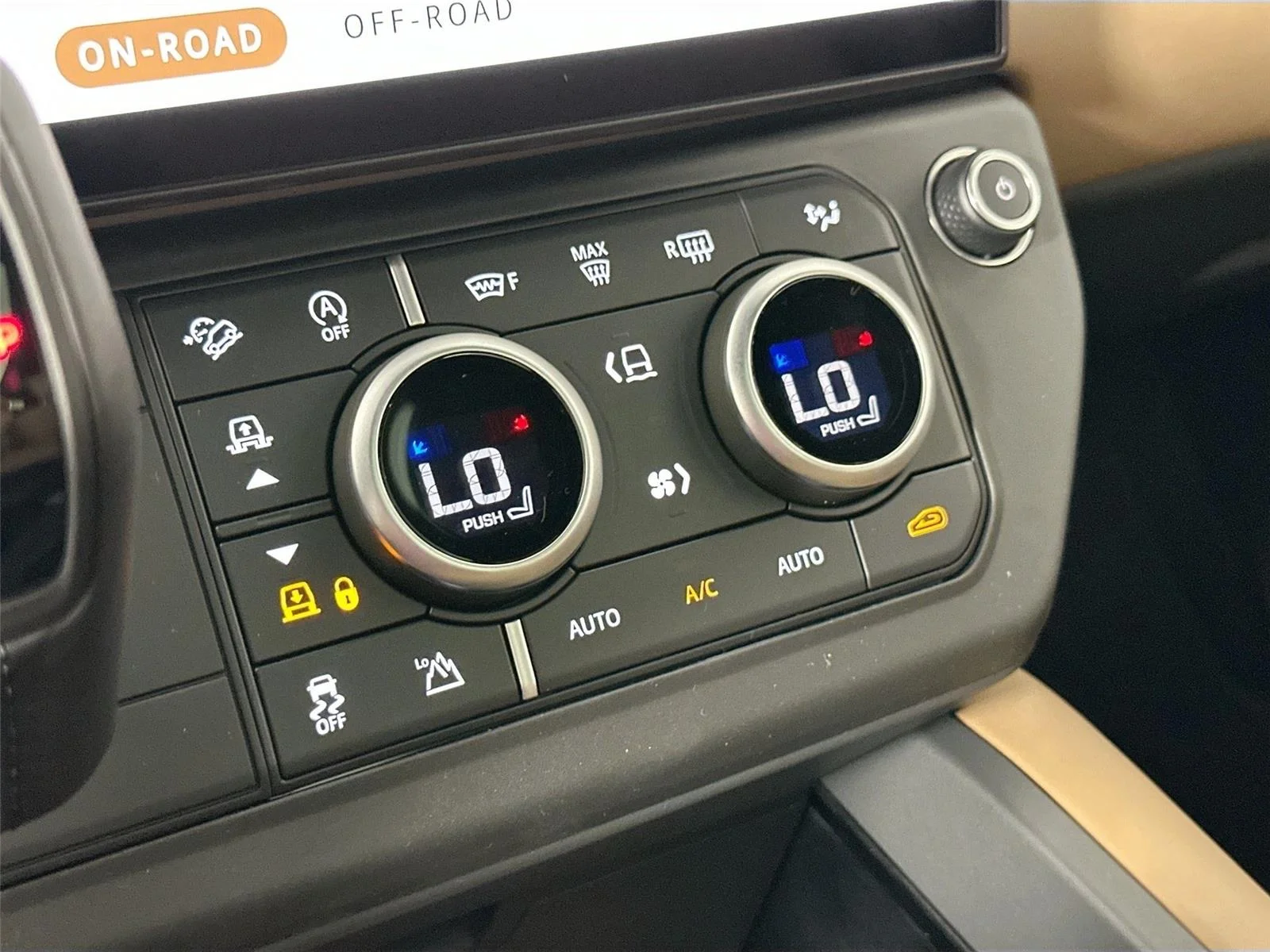 Used 2026 Fuji White Land Rover X-Dynamic SE image 16