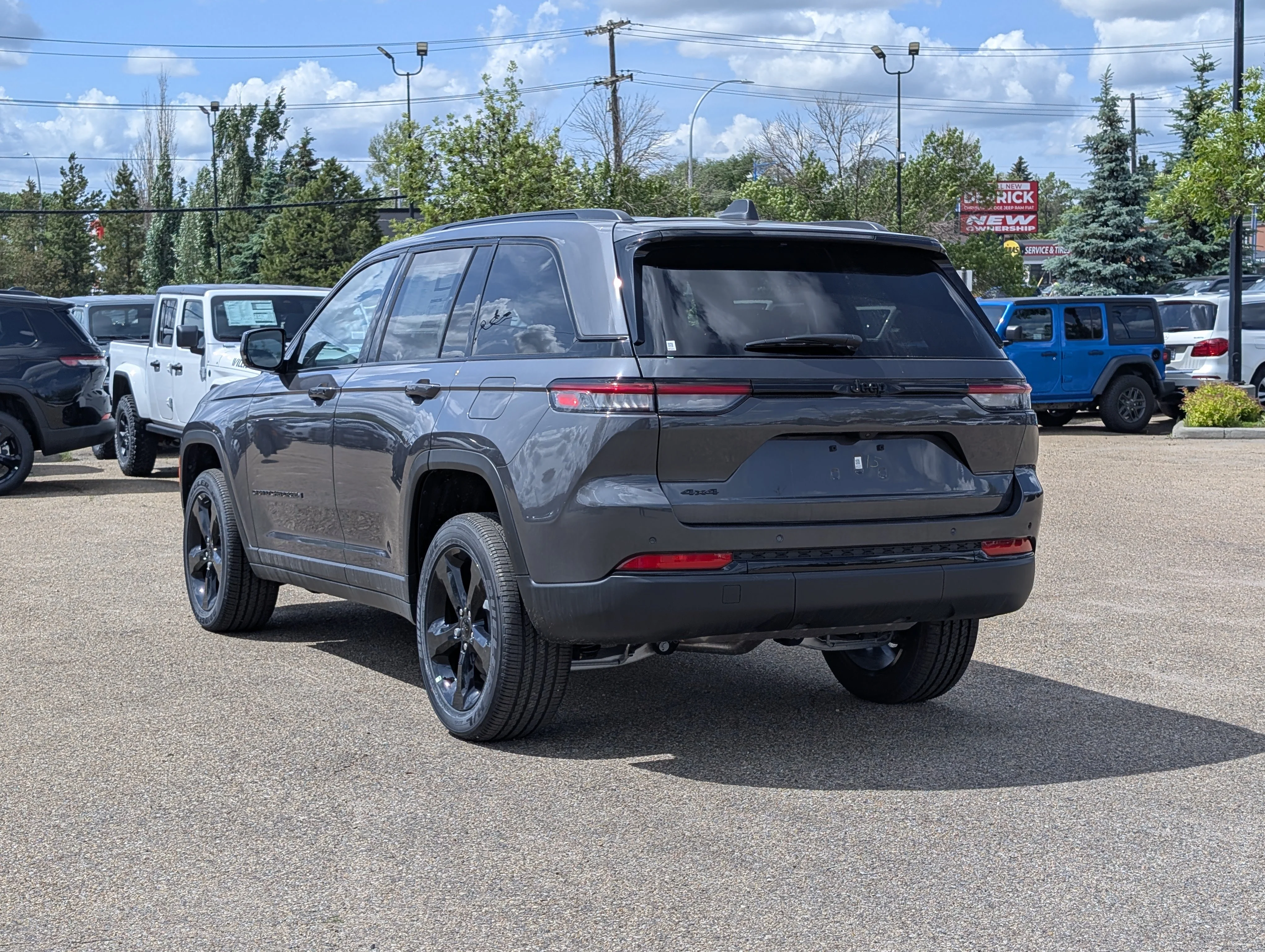 New 2025 Baltic Grey Metallic Jeep Altitude image 4