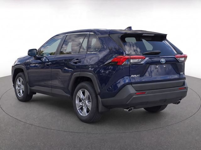 Used 2024  Toyota XLE image 3