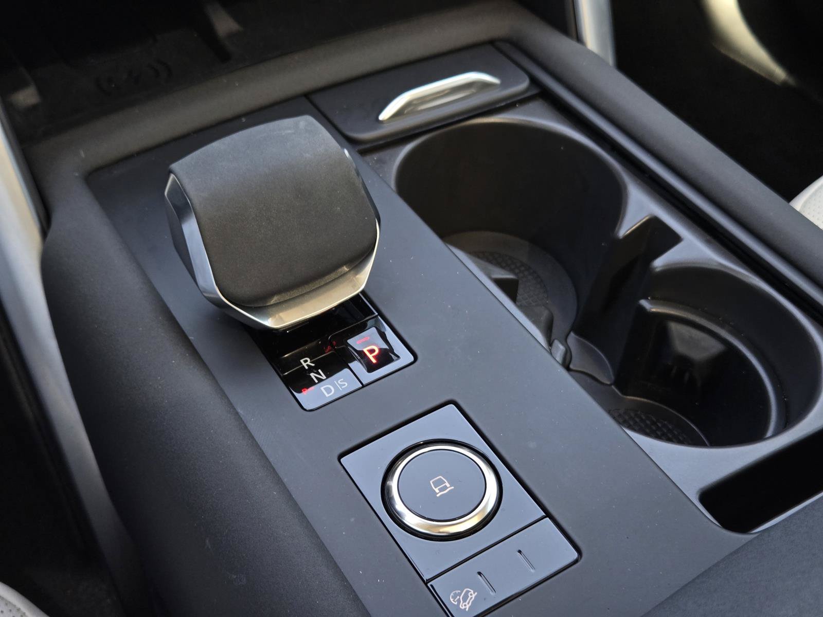 Used 2025 Black Land Rover S image 23
