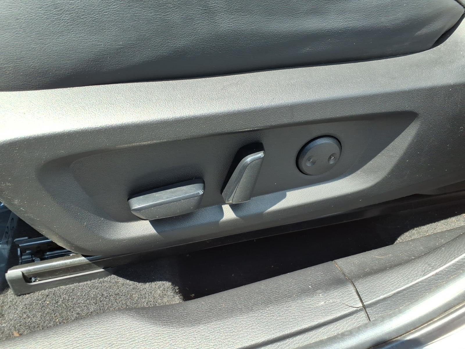Used 2023 Alloy Silver Metallic Mitsubishi SE image 8