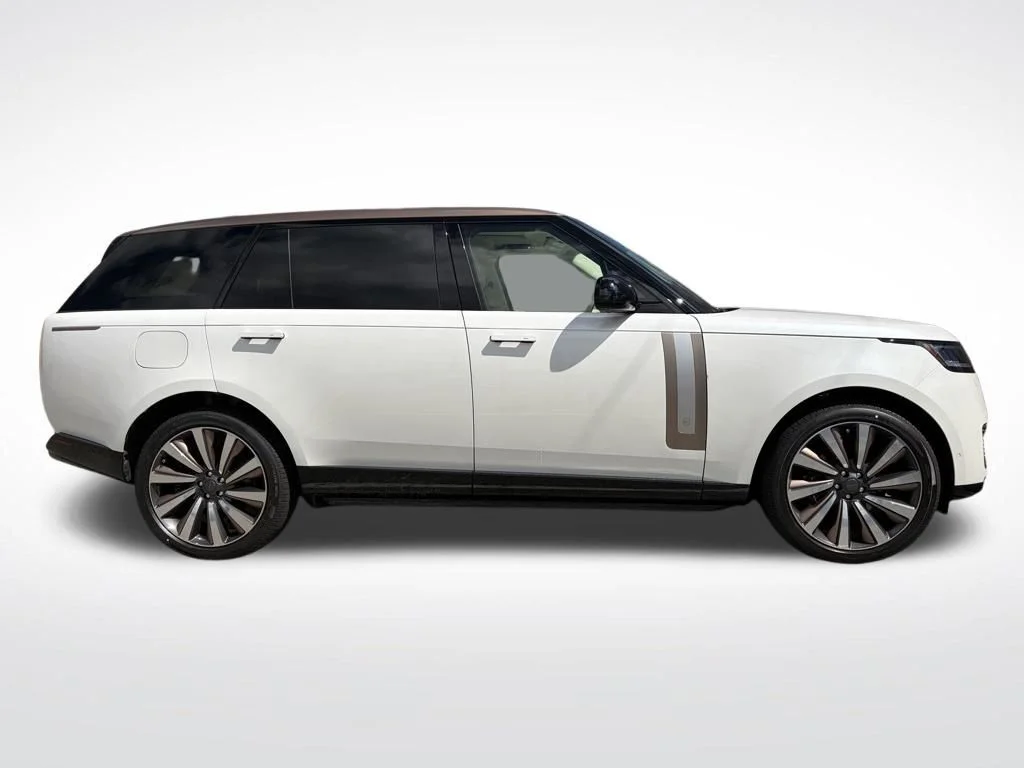 New 2026 White Land Rover SV image 5