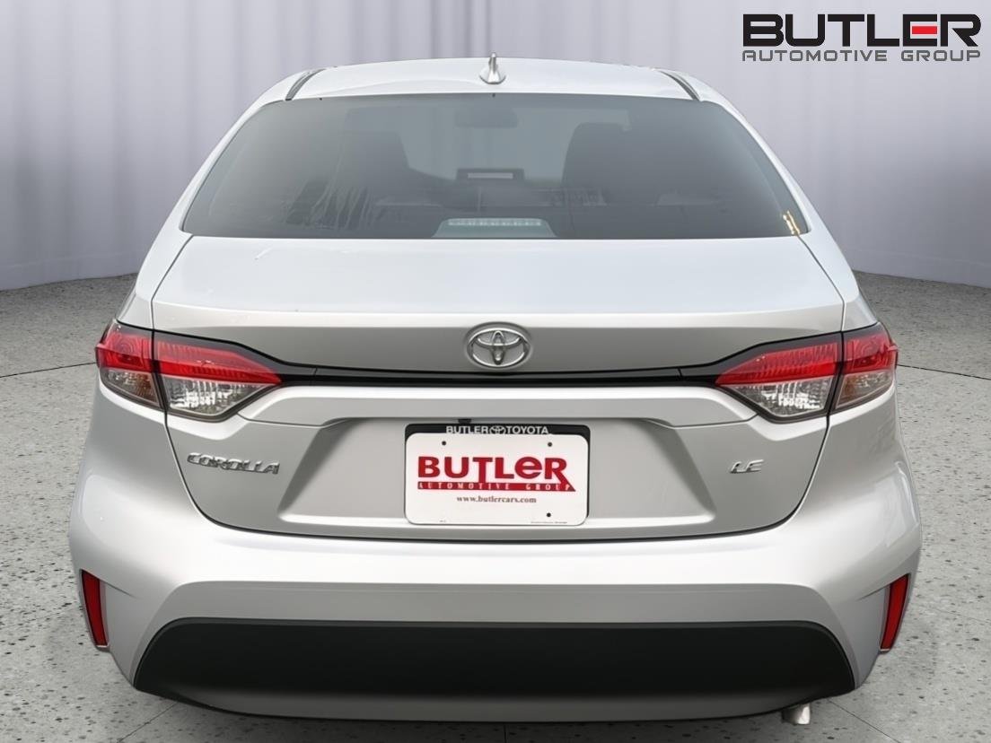 New 2026 Classic Silver Metallic Toyota LE image 5
