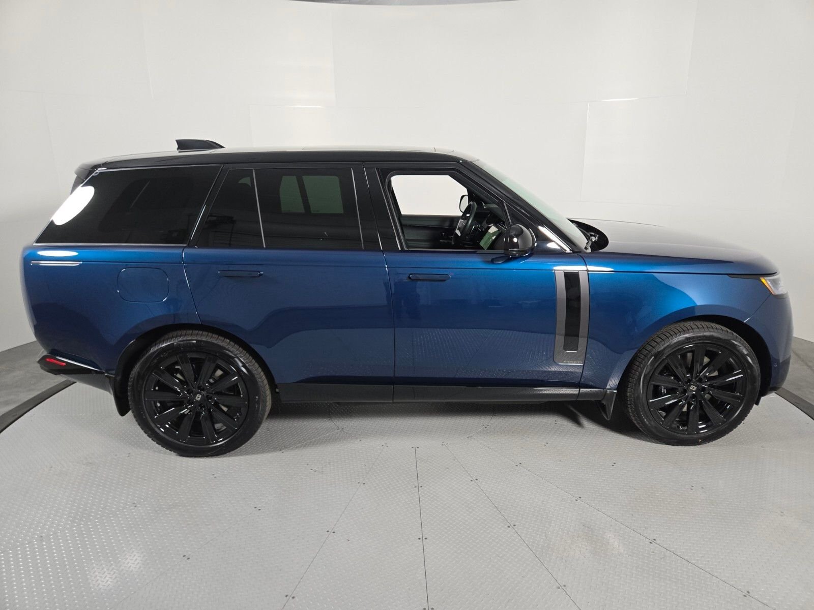 New 2027 Petrolix Blue Land Rover Autobiography image 4