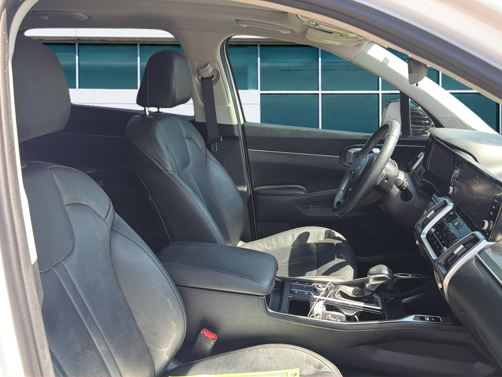 Used 2022 White Kia S image 15