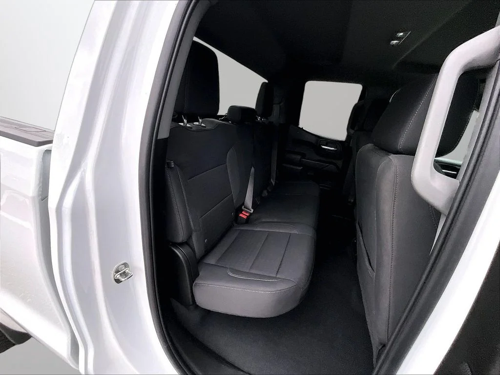 Used 2023 White Chevrolet Custom image 28