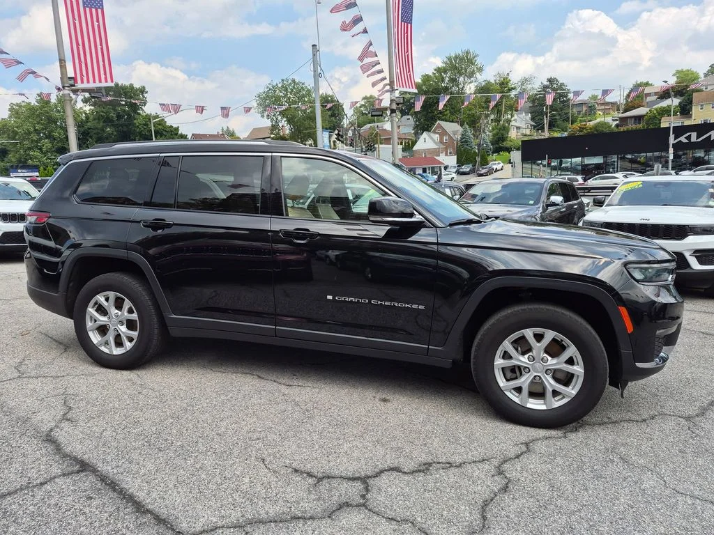 Used 2023 Black Jeep Limited image 5