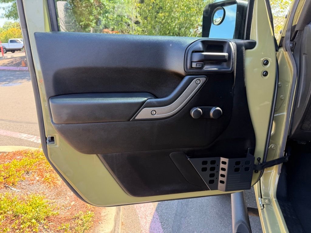 Used 2013 Commando Green Jeep Unlimited Sport image 10