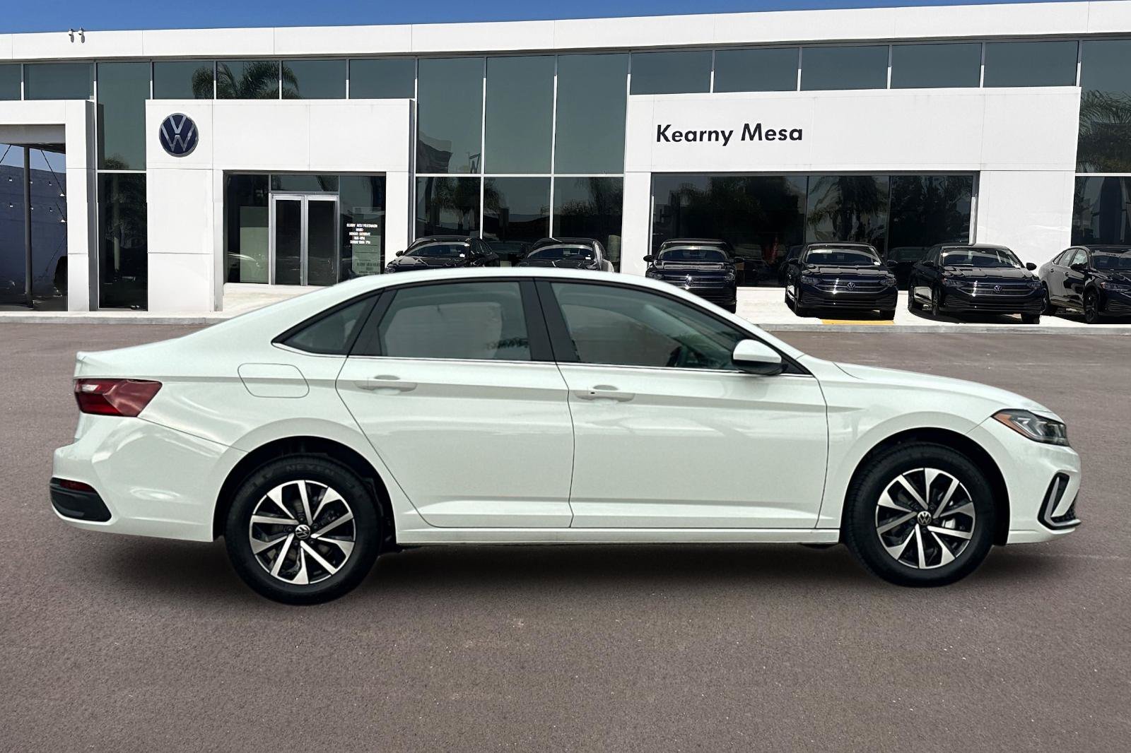 New 2027 Pure White Volkswagen 1.5T S image 3