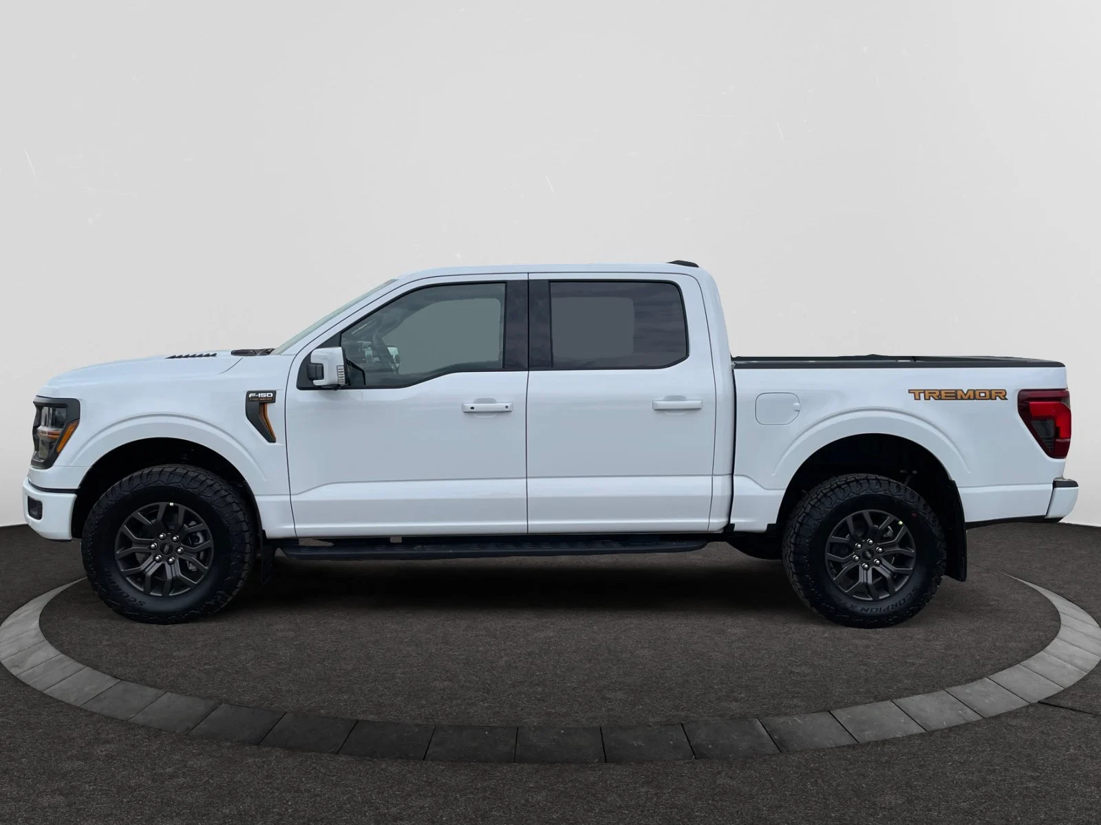 New 2026 Oxford White Ford Tremor image 2
