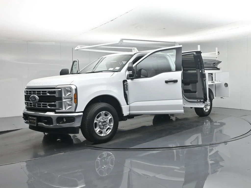 New 2026 Oxford White Ford XLT image 36