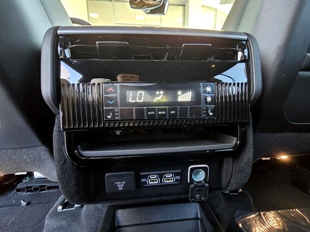 New 2026 Bright White Clear-Coat Exterior Paint Jeep Limited Altitude image 28
