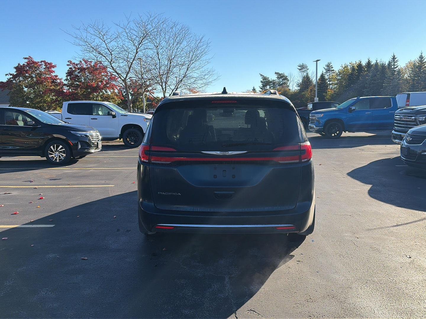 Used 2022 Fathom Blue Pearlcoat Chrysler Touring L image 6