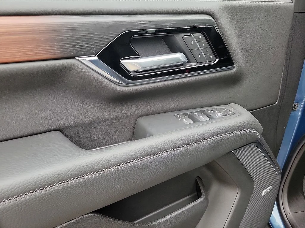 Used 2025 Downpour Metallic GMC Denali image 18