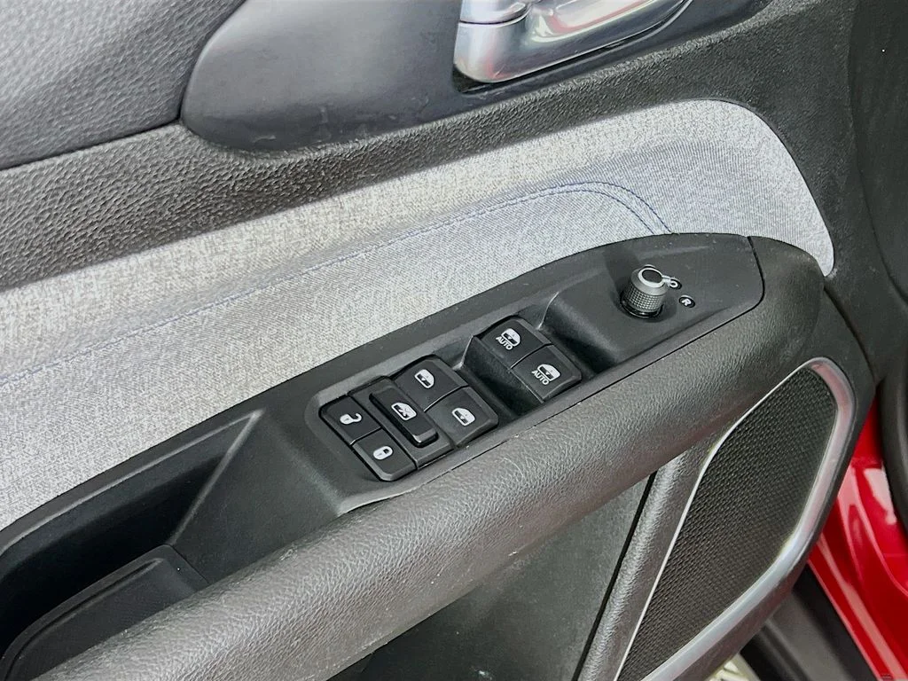Used 2024 Red Jeep Latitude image 17