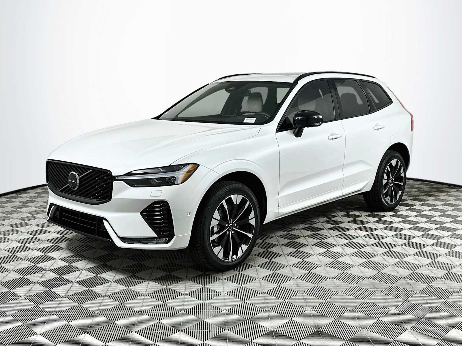New 2026 Crystal White Volvo Plus image 3