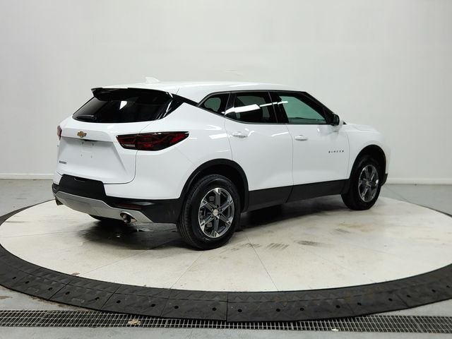 Used 2025 White Chevrolet LT image 8