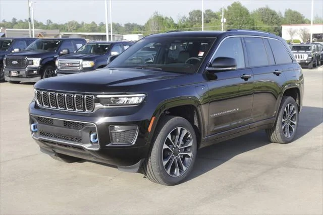 New 2022 Diamond Black Crystal Pearlcoat Jeep Overland 4xe image 7