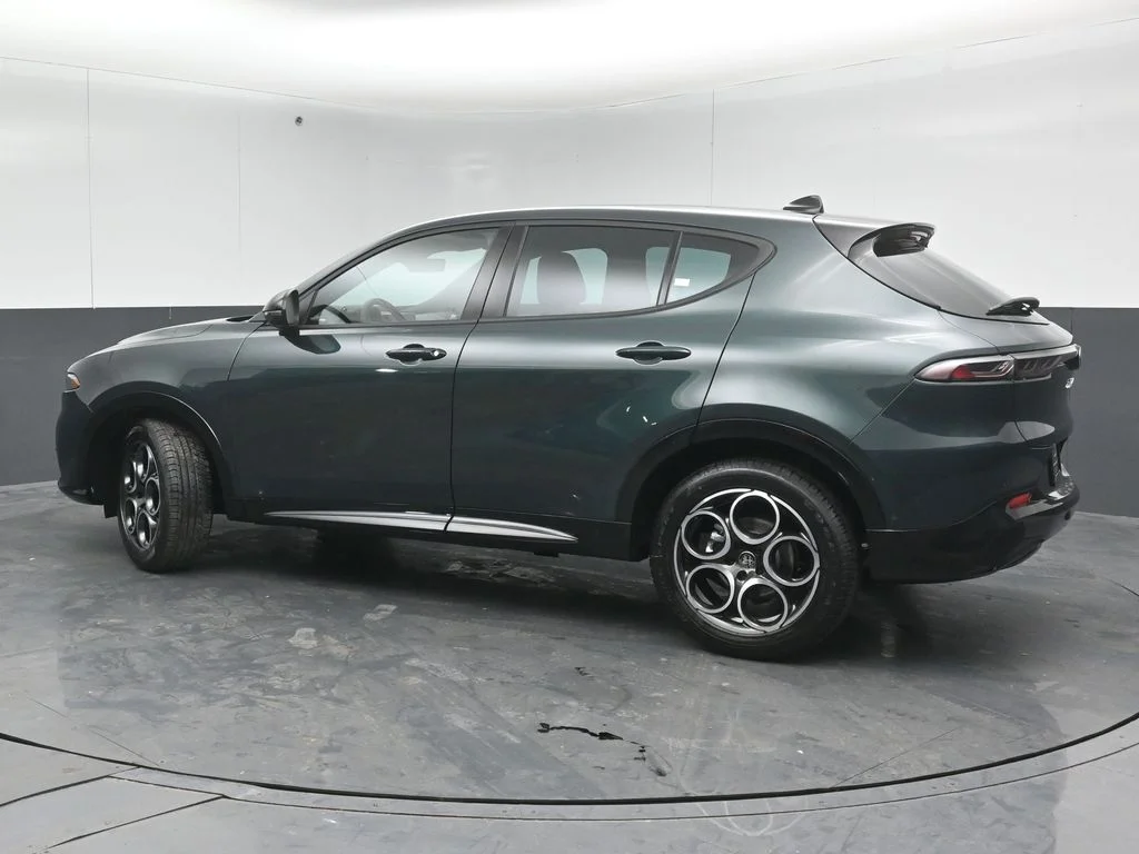 New 2026 Verde Monza (Green) Exterior Paint Alfa Romeo Base image 5