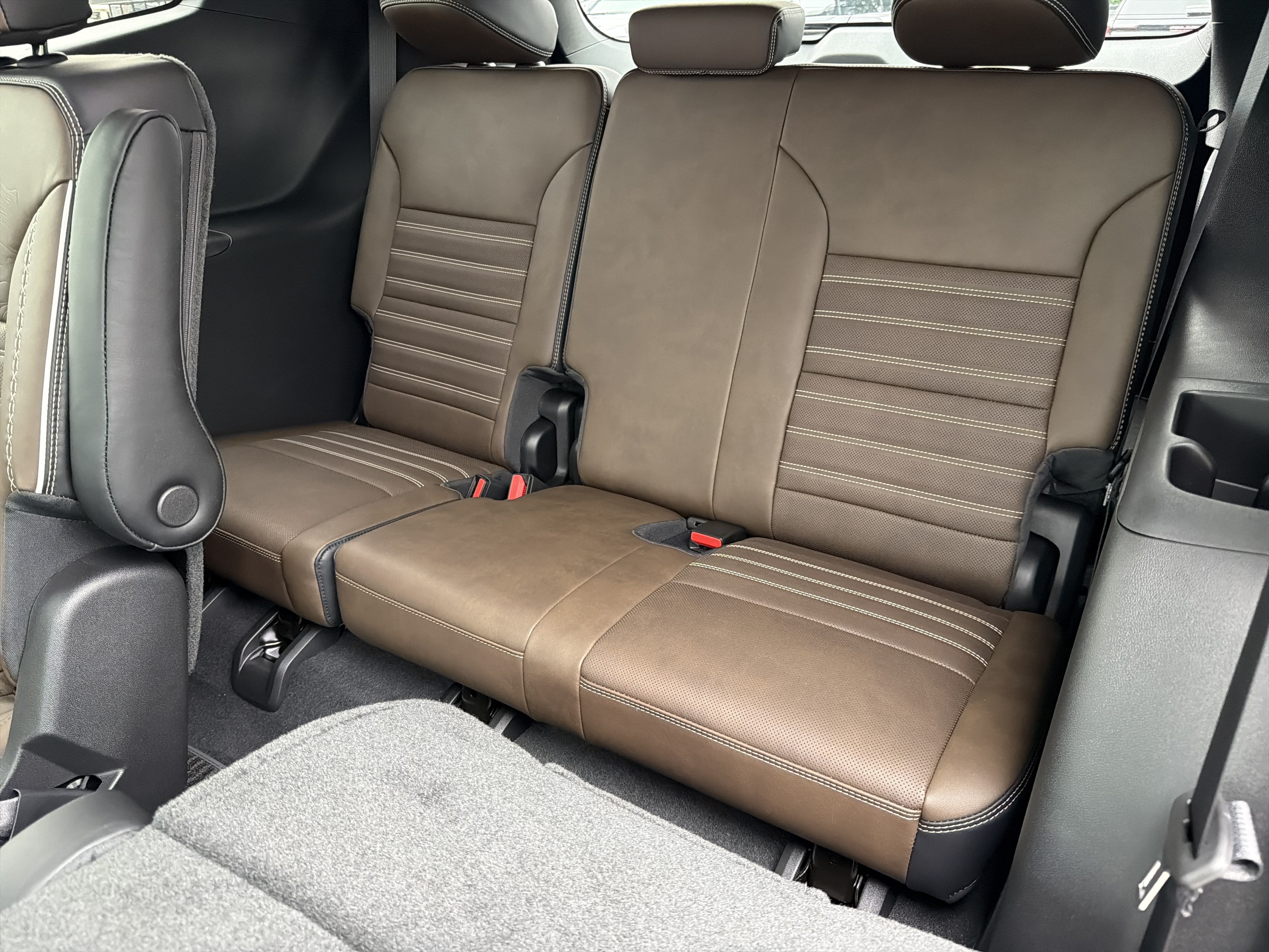 2026 GMC Acadia Denali Ultimate - Photo 20