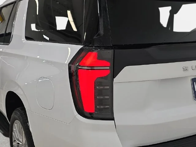 Used 2025 White Chevrolet LT image 33