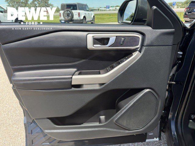 Certified Used 2023 Blue Metallic Ford XLT image 9