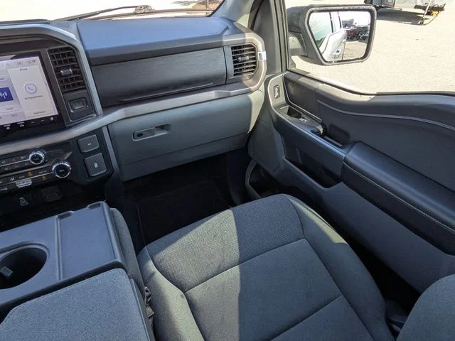 Certified Used 2025 Oxford White Ford XLT image 17
