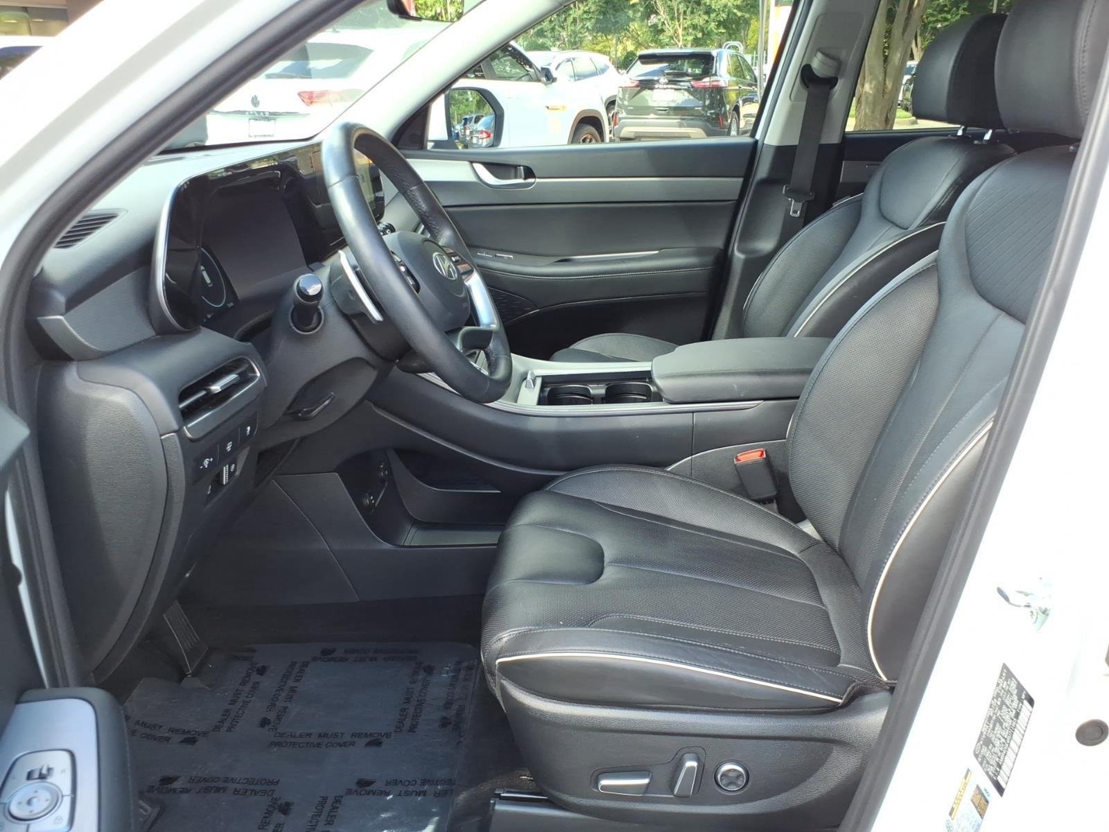 Used 2024 Hyper White Hyundai SEL 7P image 12