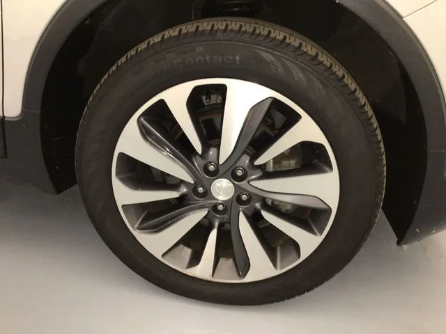 Used 2017 Silver Buick Preferred II image 5