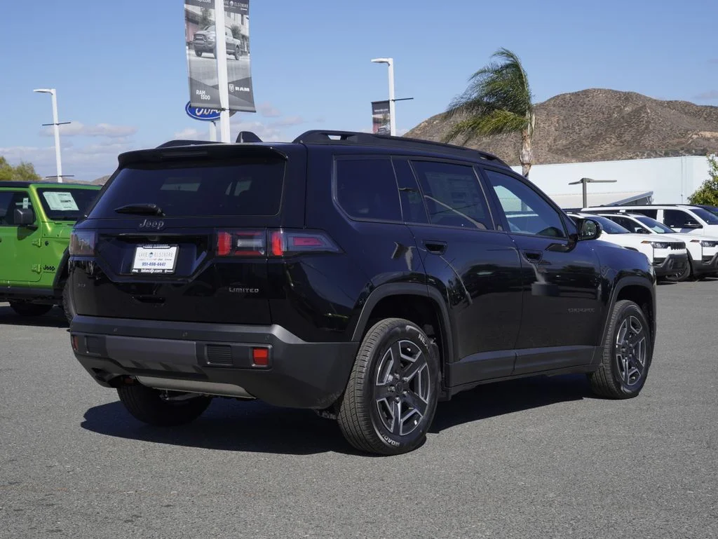 New 2026 Diamond Black Crystal Pearl-Coat Exterior Paint Jeep Limited image 3