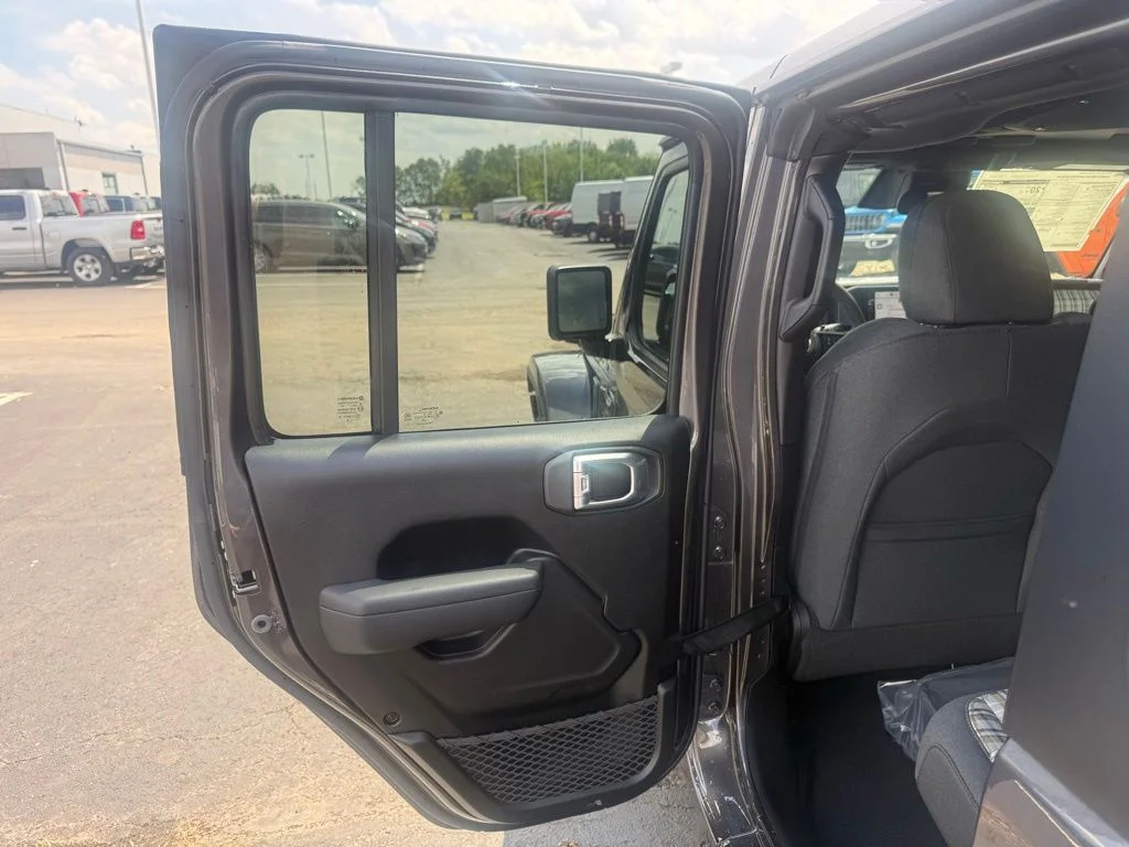 New 2026 Granite Crystal Metallic Clear-Coat Exterior Paint Jeep 85th Anniversary Edition image 38
