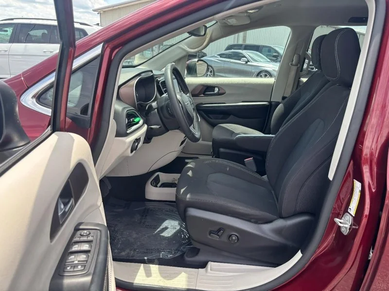 Used 2023 Velvet Red Pearlcoat Chrysler LX image 8