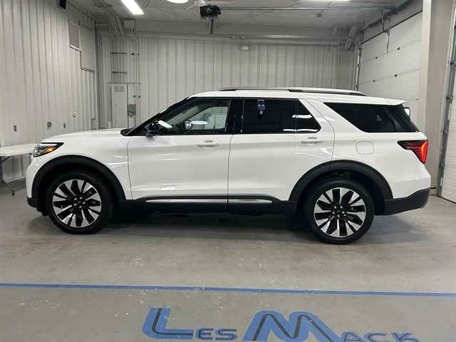 New 2026 Star White Metallic Tri-Coat FORD Platinum™ image 11