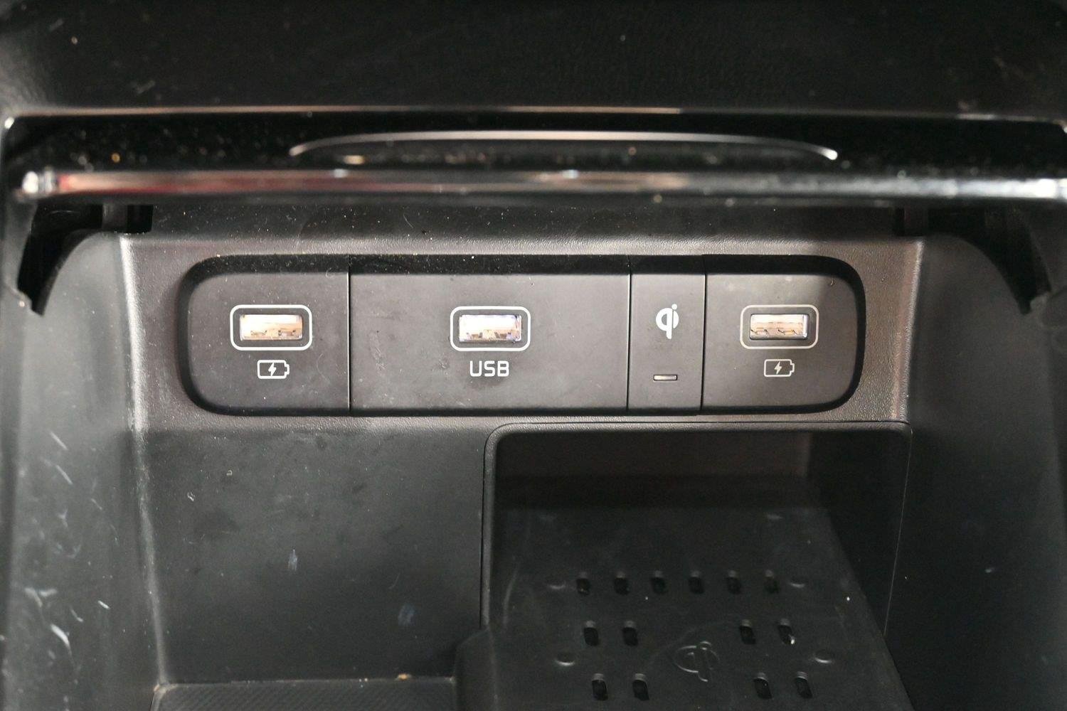 Used 2021 Glacial White Pearl Kia SX image 27