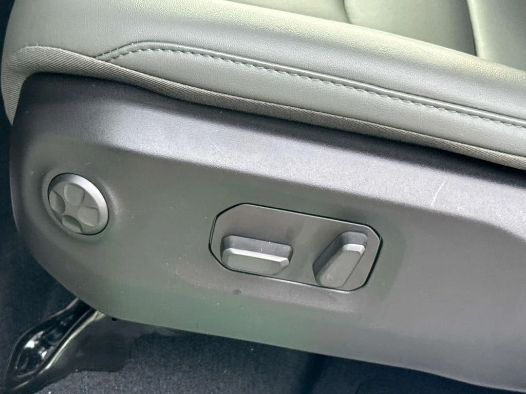 New 2026 White Jeep Mojave image 23