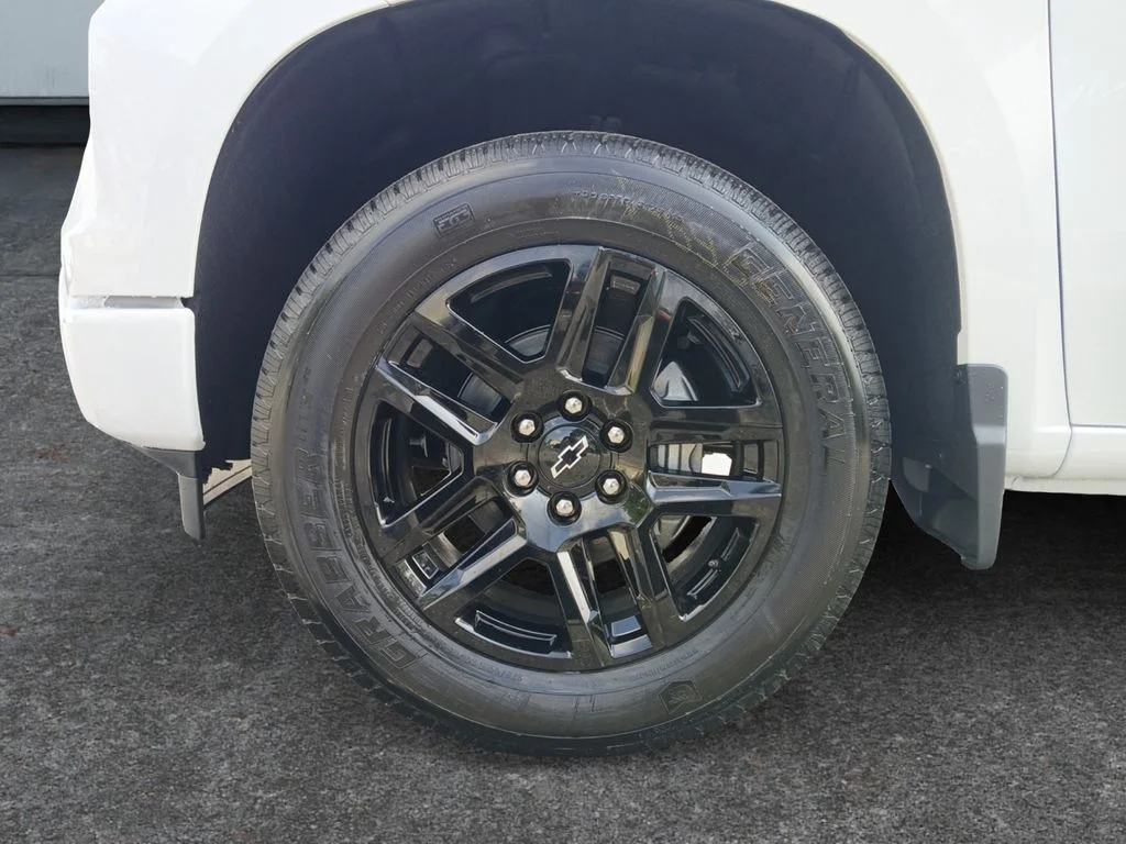 New 2026 Summit White Chevrolet Custom image 9