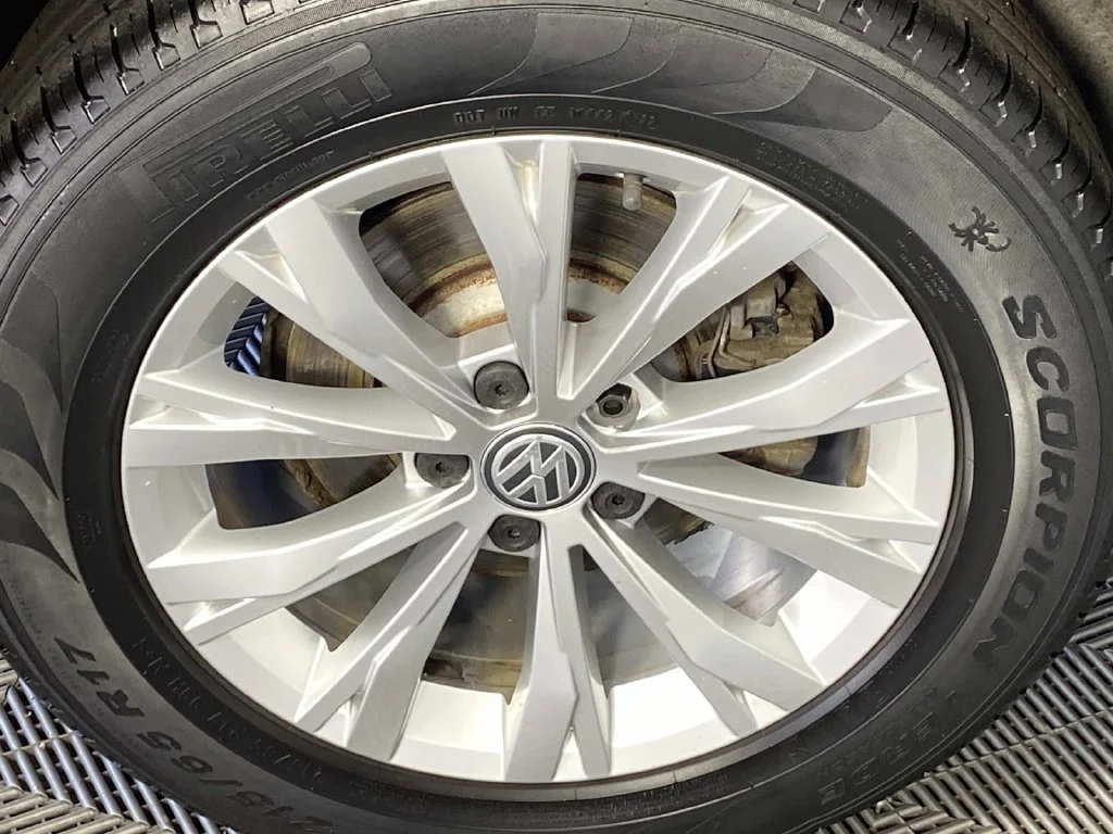 Used 2018 Platinum Gray Metallic Volkswagen 2.0T S image 28