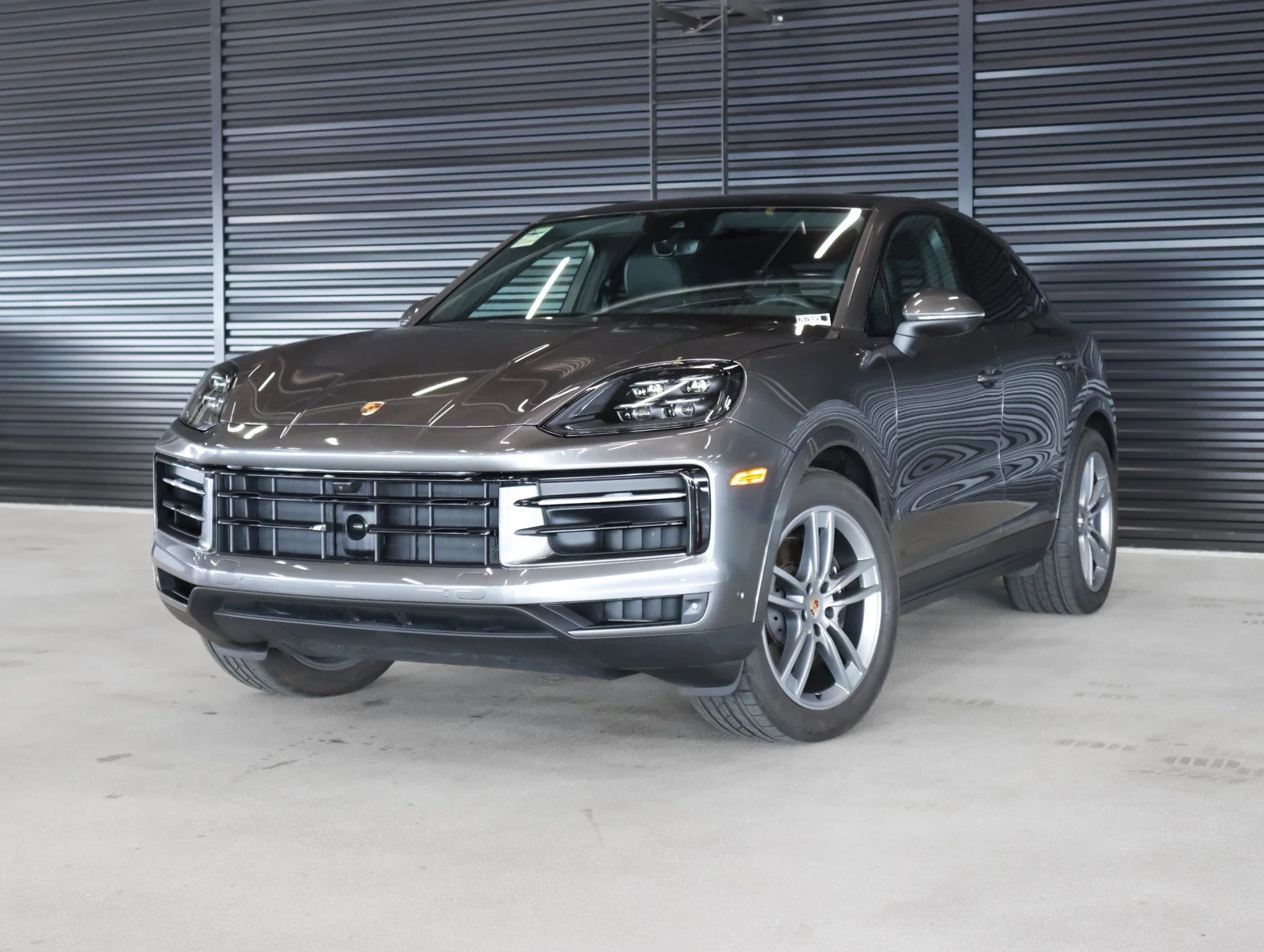 2025 Porsche Cayenne -'s photo