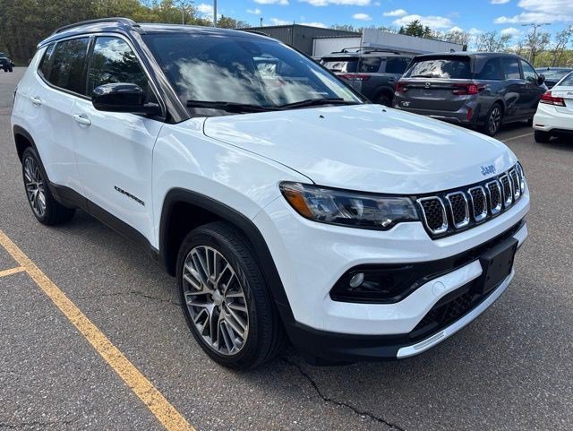 2023 Jeep Compass Limited 4X4's photo