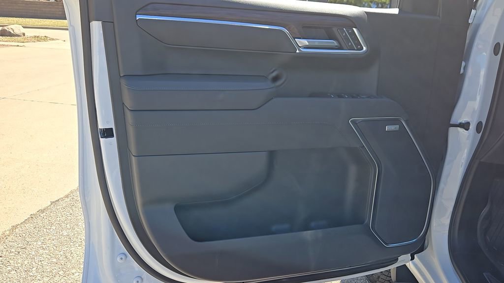 2026 GMC Sierra 1500 SLT - Photo 9