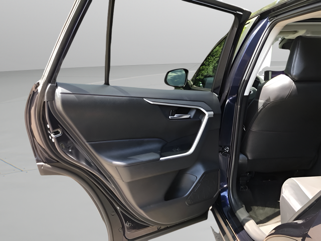 Used 2024  Toyota XLE Premium image 9