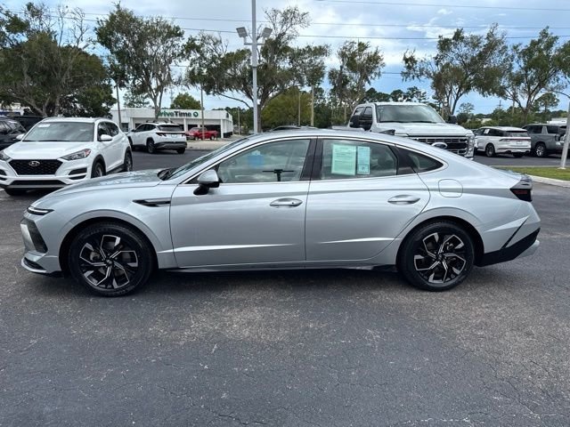 Used 2025 Silver Hyundai SEL image 13