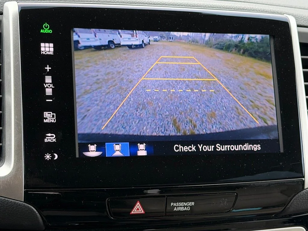 Used 2016 Green Honda Touring image 28