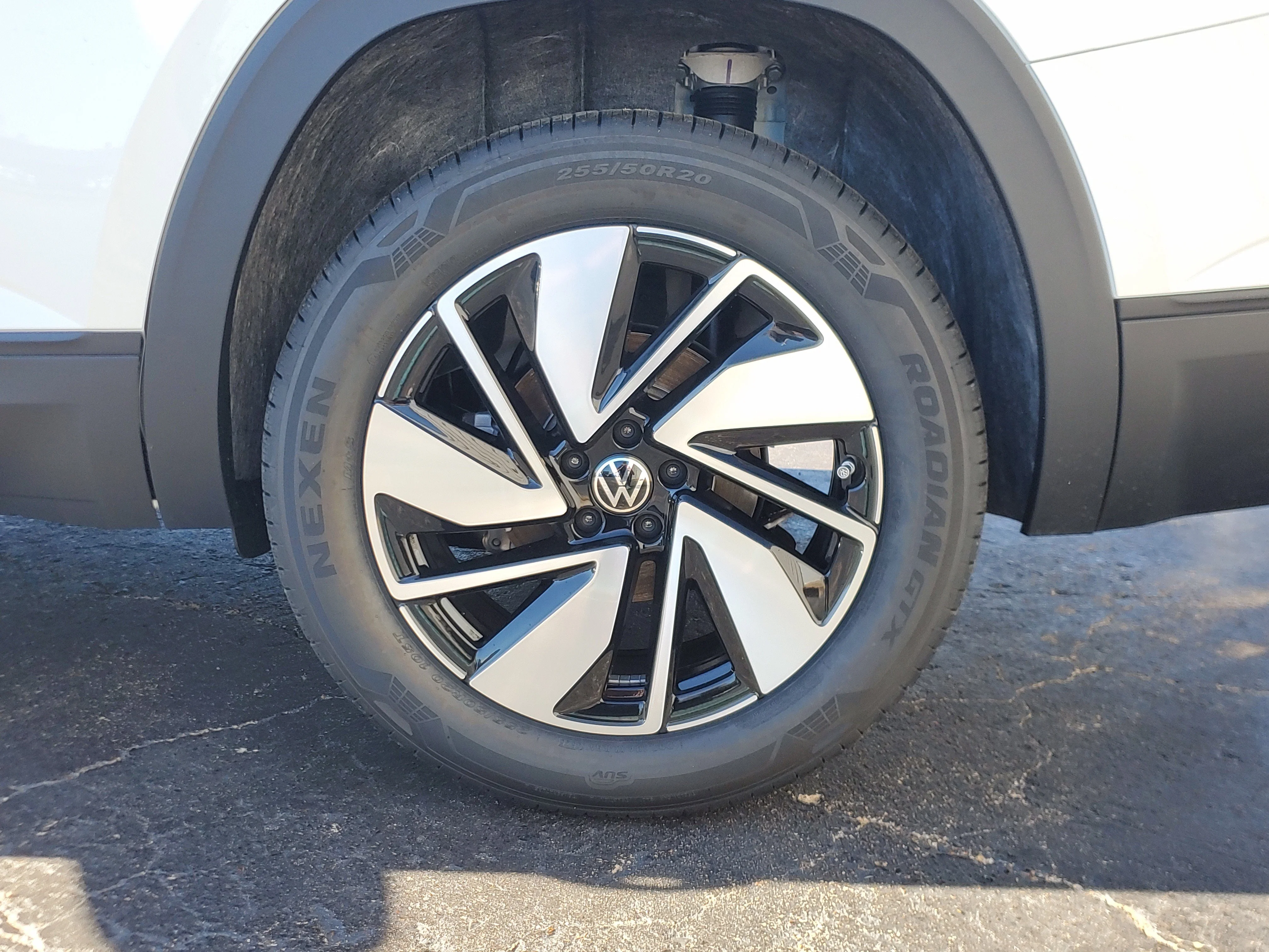 New 2026 White Volkswagen 2.0T SE w/Technology image 8