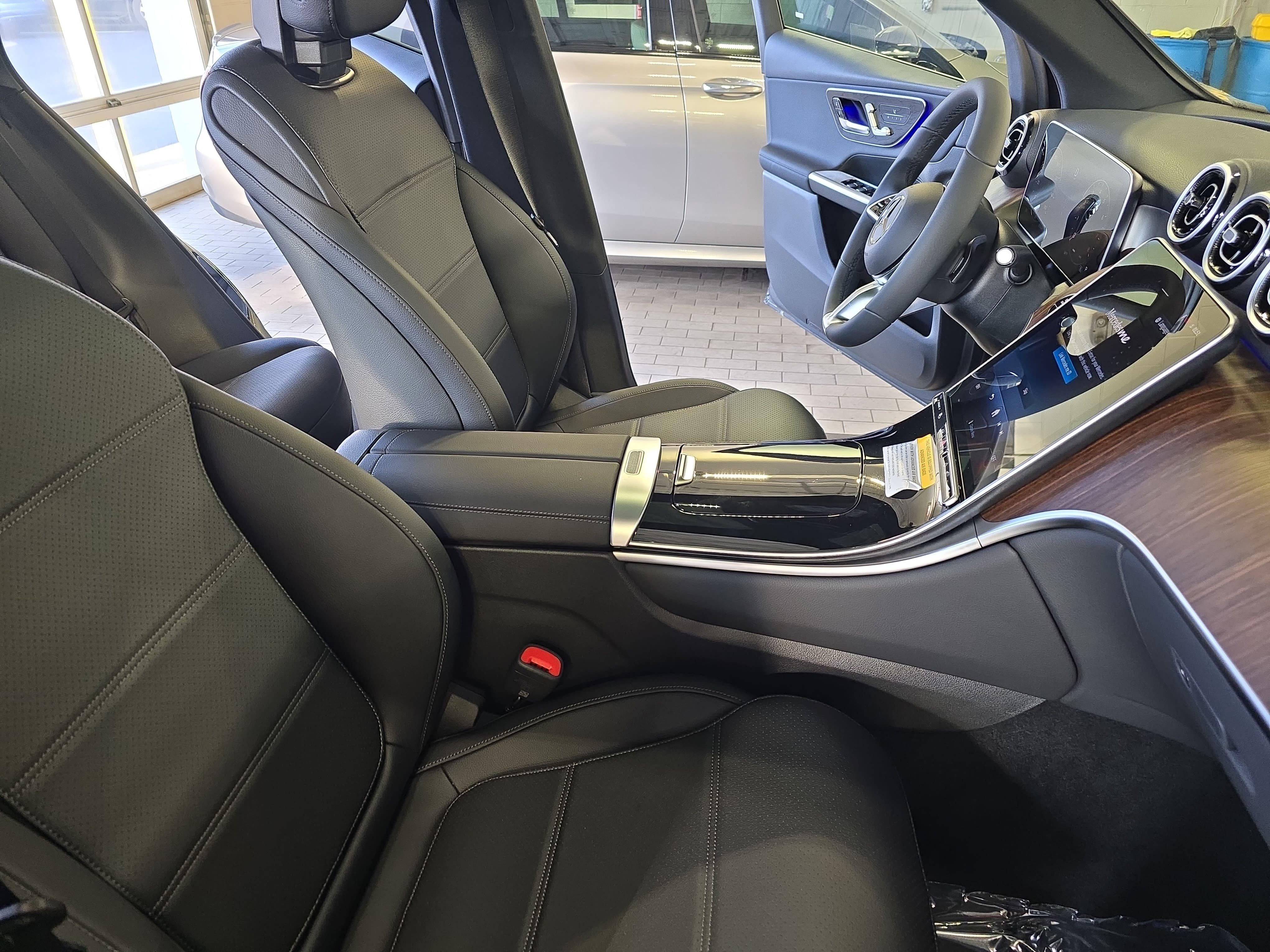New 2026 Graphite Grey Metallic Mercedes-Benz GLC300 image 10