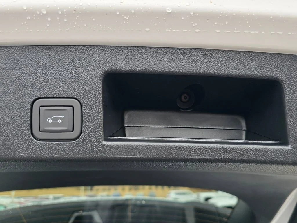 New 2026 Summit White GMC Elevation image 31