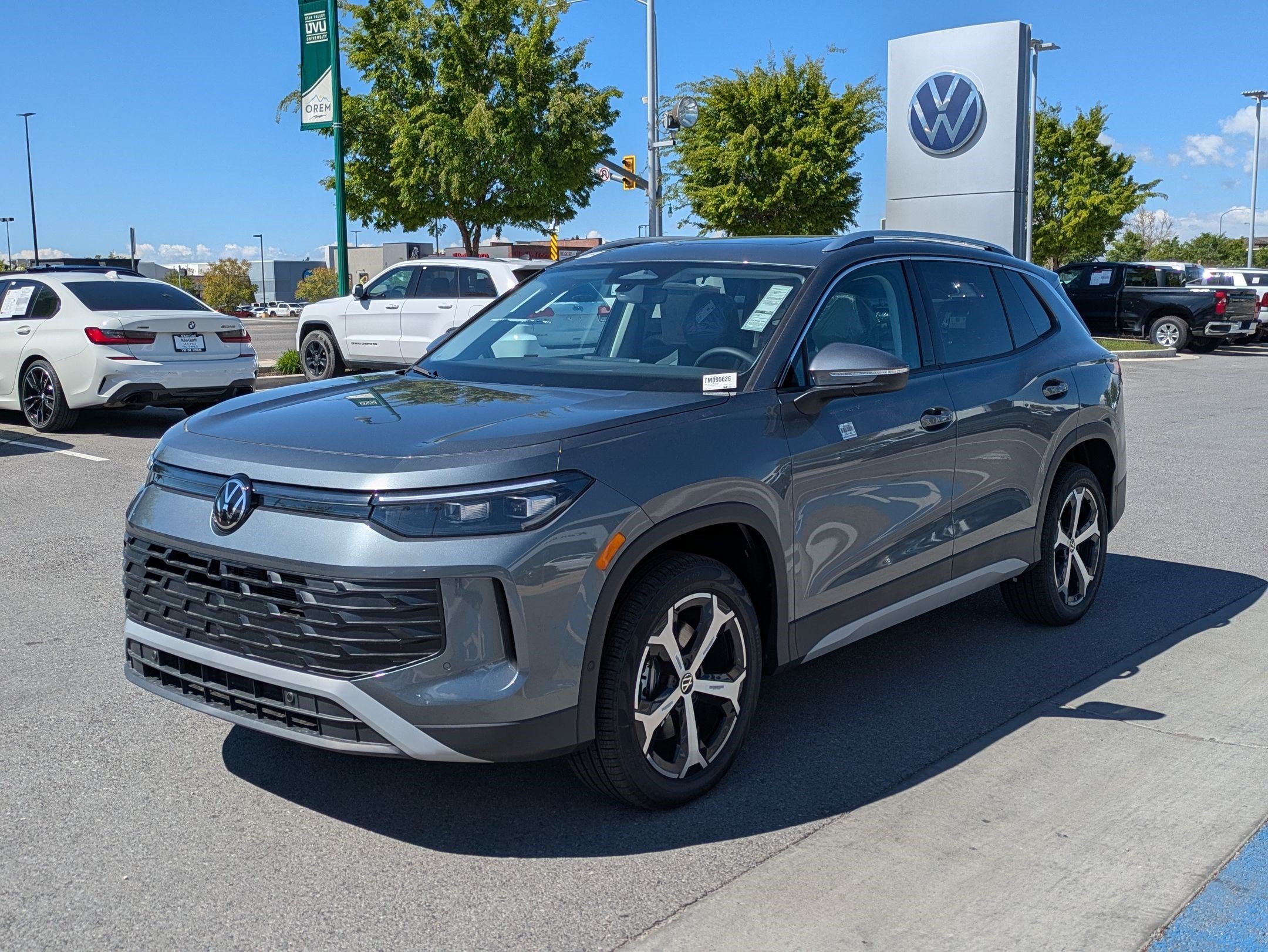 New 2026 Platinum Gray Metallic Volkswagen SE image 8