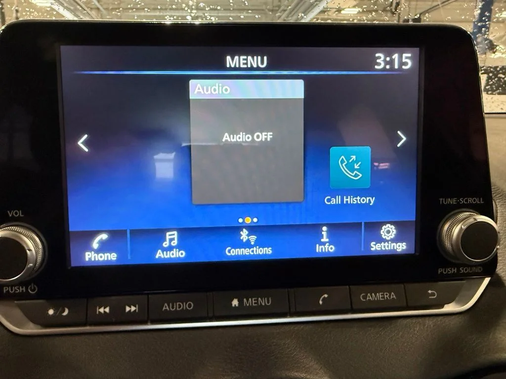 Used 2025 White Nissan SR image 12