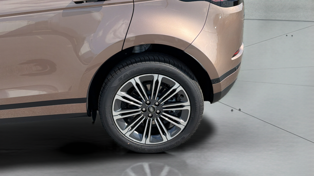 New 2026 Corinthian Bronze Land Rover S image 16