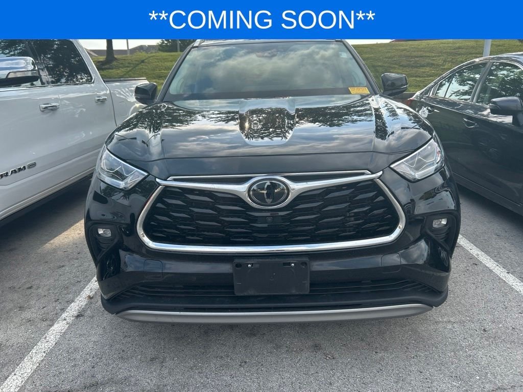 Used 2022 Toyota Highlander Platinum with VIN 5TDFZRBH4NS217529 for sale in Kansas City